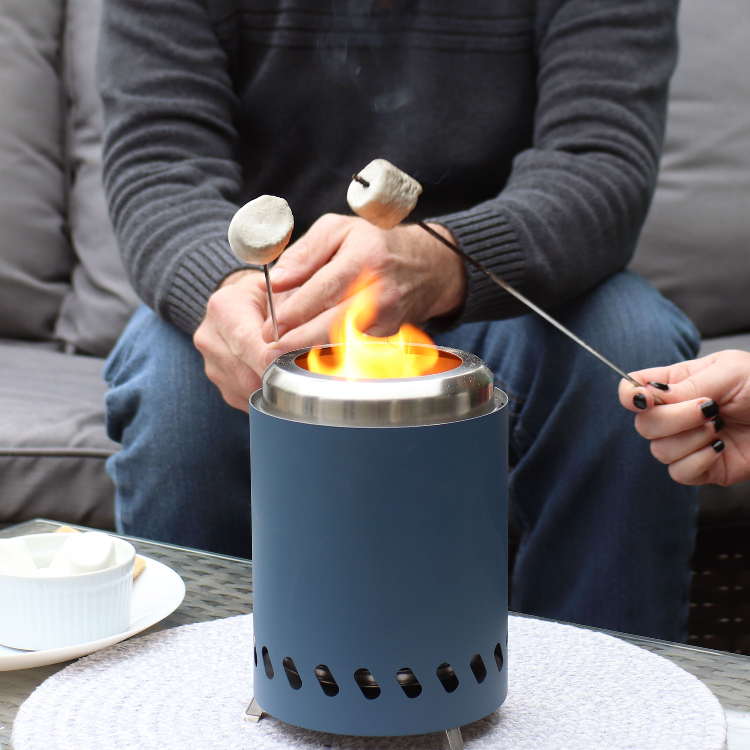 Pozzo del fuoco senza fumo da tavolo con borsa e poker - 5,5 pollici - blu di Sunnydaze - Foto 1 di 6